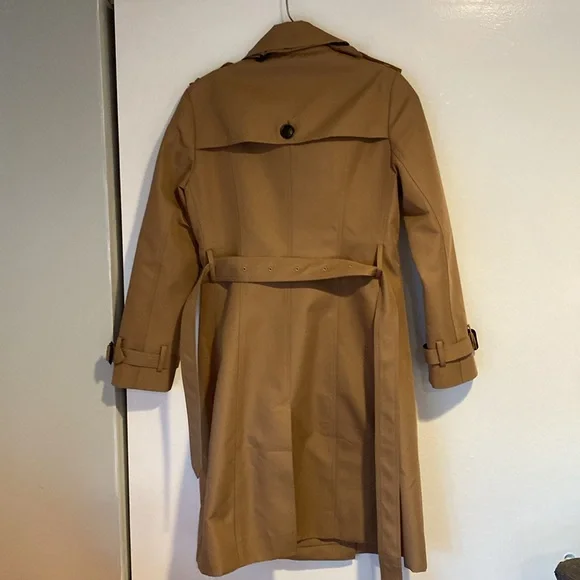 Beautiful trench coat - Picture 3 of 3